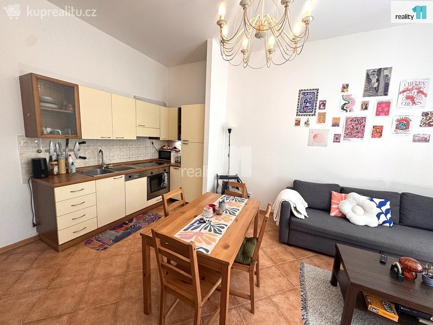 Pronájem bytu 3+kk 83 m^2 Křižíkova, Praha 8 
