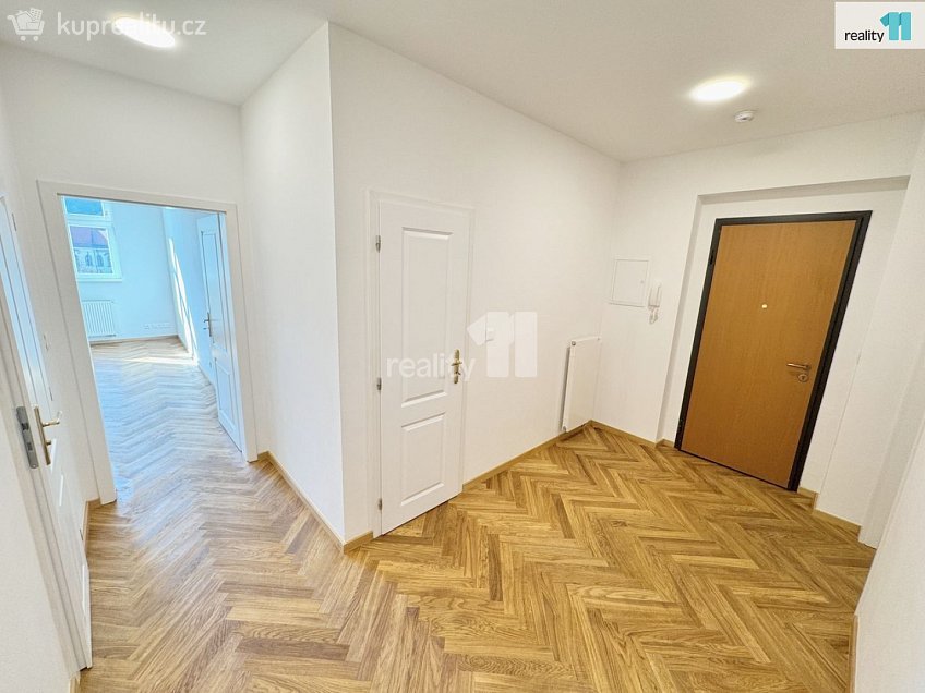 Pronájem bytu 3+kk 82 m^2 Křižíkova, Praha 8 