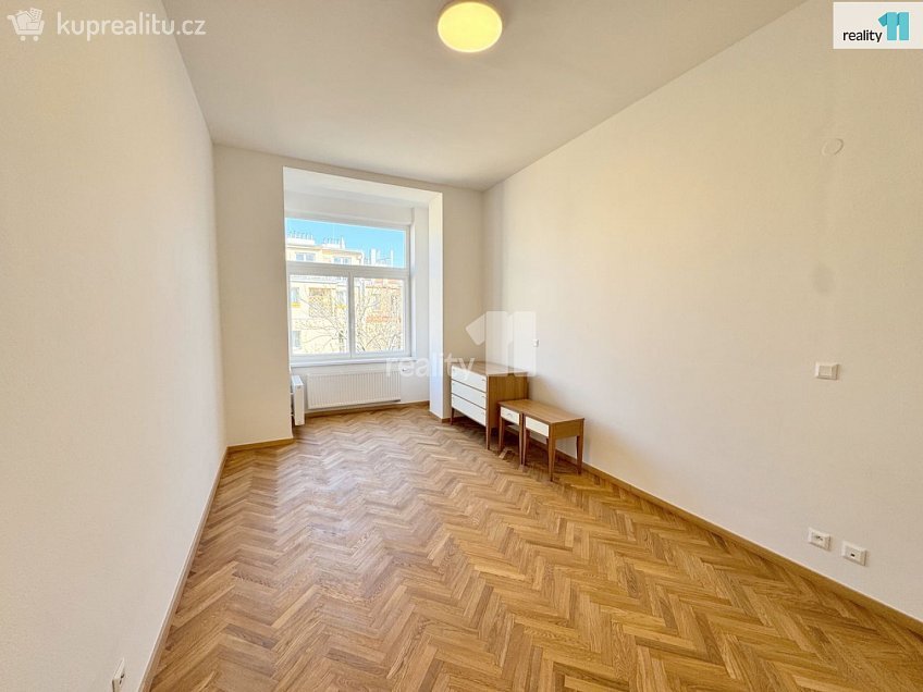 Pronájem bytu 3+kk 82 m^2 Křižíkova, Praha 8 