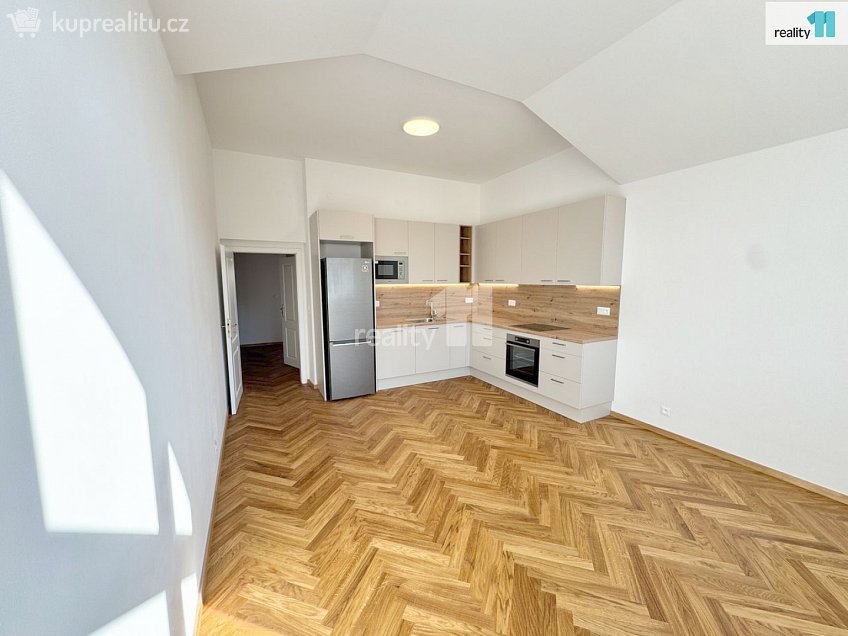 Pronájem bytu 3+kk 82 m^2 Křižíkova, Praha 8 