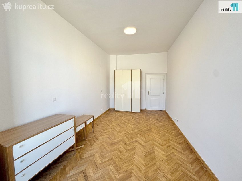 Pronájem bytu 3+kk 82 m^2 Křižíkova, Praha 8 