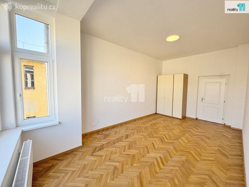 Pronájem bytu 3+kk 82 m^2 Křižíkova, Praha 8 