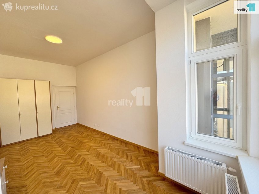 Pronájem bytu 3+kk 82 m^2 Křižíkova, Praha 8 