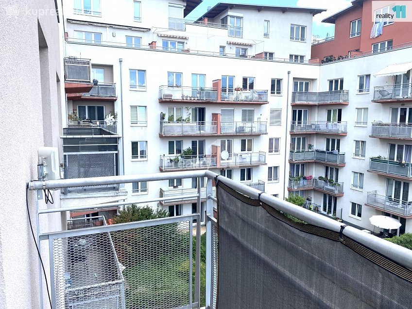 Pronájem bytu 2+kk 52 m^2 Mikanova, Praha 10 