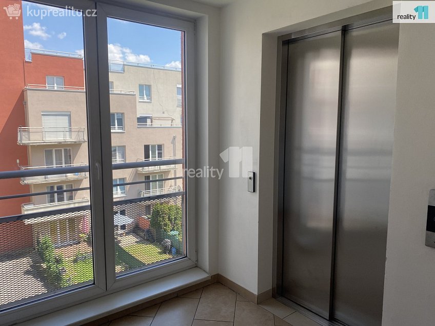 Pronájem bytu 2+kk 52 m^2 Mikanova, Praha 10 