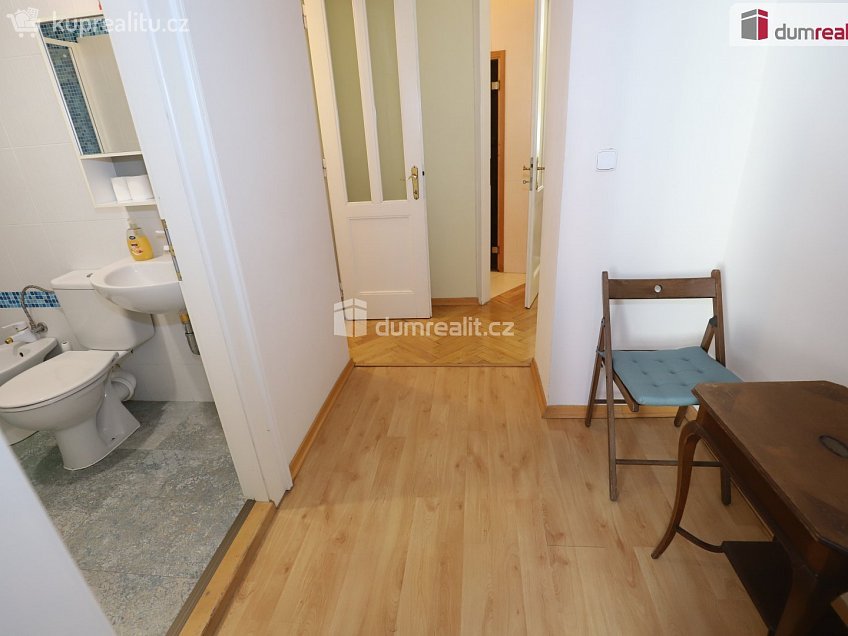 Pronájem bytu 4+kk 145 m^2 Kolínská, Praha 3 