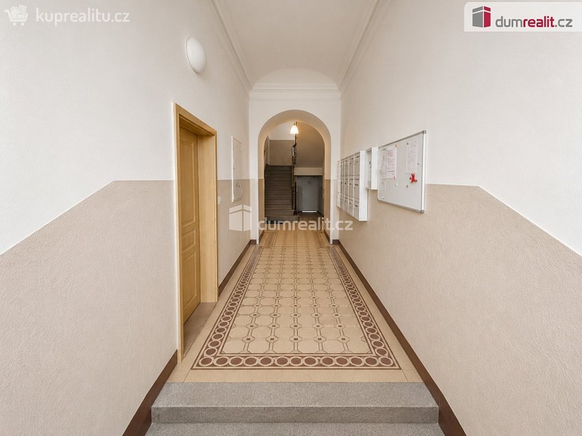 Prodej bytu 1+kk 43 m^2 Kotevní, Praha 5 