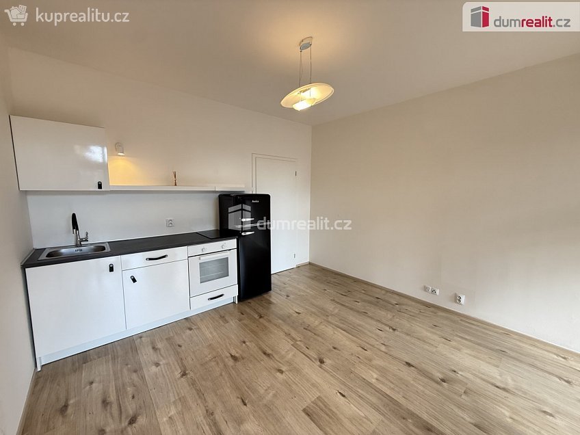 Pronájem bytu 1+kk 25 m^2 Budějovická, Praha 4 