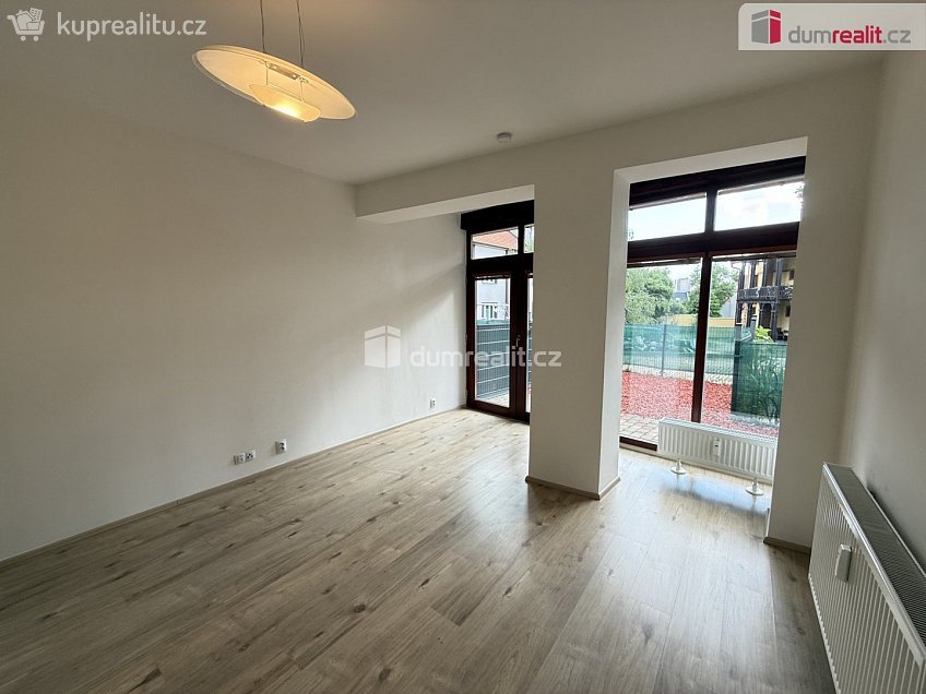 Pronájem bytu 1+kk 25 m^2 Budějovická, Praha 4 