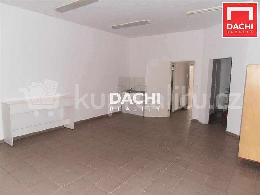 Pronájem  obchodních prostor 50 m^2 tř. Míru, Olomouc 77900