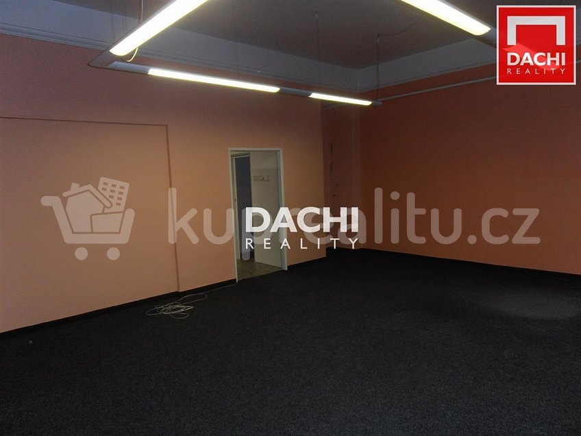 Pronájem  obchodních prostor 51 m^2 kpt. Nálepky, Olomouc 77900