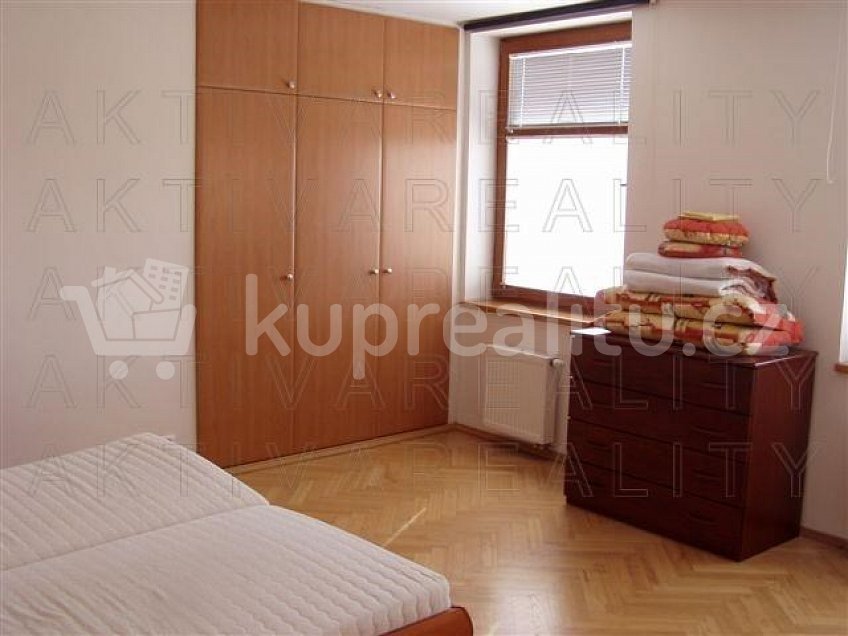 Prodej bytu atypický 144 m^2 Praha 3 13000