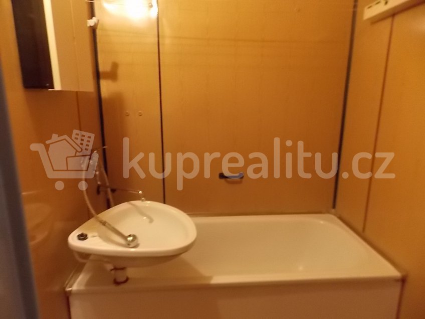 Prodej bytu 2+1 62 m^2 Úvalská 24, Karlovy Vary 36001