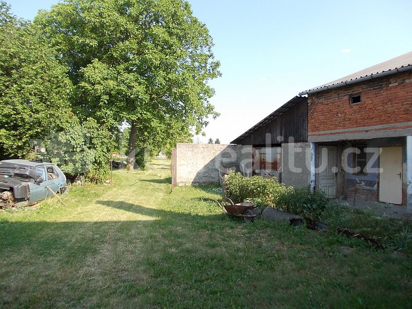 Prodej  rodinného domu 5287 m^2 Němčice u Holešova 76843