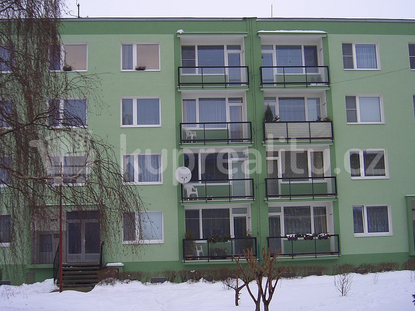 Prodej bytu 2+1 64 m^2 V Sídlišti 273, Horní Beřkovice 41185