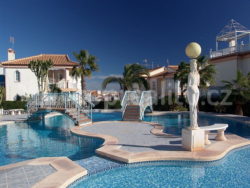 Prodej  bungalovu 71 m^2 Torrevieja 